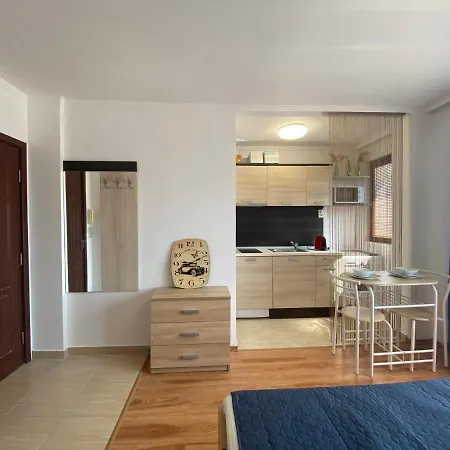 Summer Breeze 110 Cozi アパート